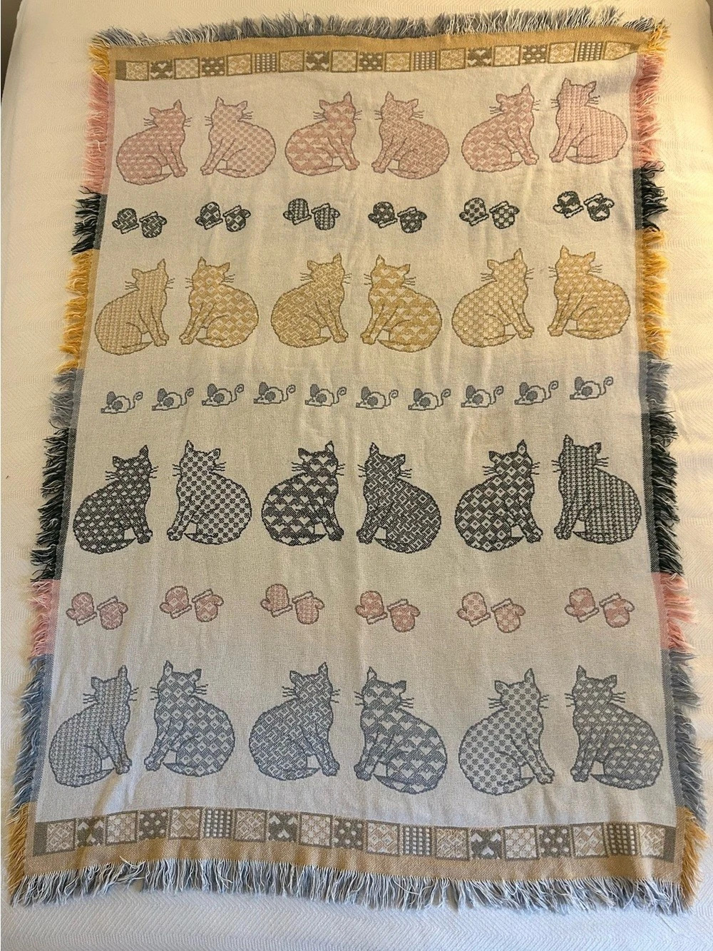 Ulster Weavers vintage “Cats in Waiting” throw blanket